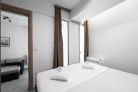 Posteľ alebo postele v izbe v ubytovaní Adelle Apartments, The Luxury Suites