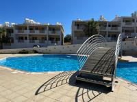 Bazén v ubytování Beautiful 2 Bed Apartment in Peyia Valley, Paphos nebo v jeho okolí