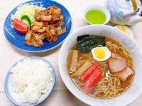 ホテルの敷地内または近くでの食事または食べ物