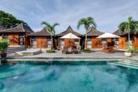 Turtle Villas, Canggu Managed by Manaraの敷地内または近くにあるプール