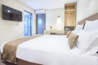 FLY INN Madagascar HOTEL - Navette GRATUITE H24 - à 300m de l'Aéroport International Ivato-Antananarivoにあるベッド