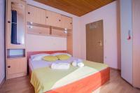 Posteľ alebo postele v izbe v ubytovaní Apartment in Gata with terrace, air conditioning, WiFi, washing machine (4893-1)