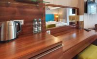Príslušenstvo na prípravu kávy alebo čaju v ubytovaní Holiday Home Aparthotel z balkonem przy plaży