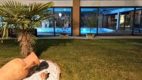 Bazén v ubytovaní NEW! Suite Apartment alebo v jeho blízkosti