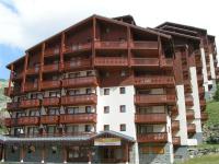 a large building with red balconies on top of it at Appartement Les Menuires, 2 pièces, 4 personnes - FR-1-452-253 in Les Menuires