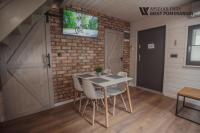 Televízia a/alebo spoločenská miestnosť v ubytovaní Wisełka Park - West Pomeranian
