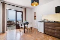 Kuchyňa alebo kuchynka v ubytovaní Playa Marina Eco Bungalow – Arrieta View