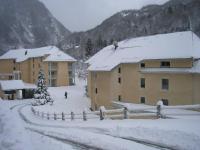 a snow covered street with buildings and a snow covered mountain at Appartement Luz-Saint-Sauveur, 3 pièces, 6 personnes - FR-1-402-44 in Luz-Saint-Sauveur
