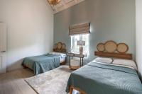 Postel nebo postele na pokoji v ubytování Newly Added El Portillo 2BR Apt