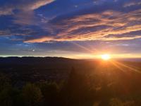 Lever ou coucher de soleil vu de l&#39;h&ocirc;tel ou &agrave; proximit&eacute;