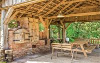 Patio alebo iná vonkajšia časť ubytovania Four-Bedroom Holiday Home In Milakowo