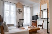 Televízia a/alebo spoločenská miestnosť v ubytovaní Magnolia magnifique T2 entièrement rénové.
