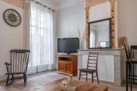 Televízia a/alebo spoločenská miestnosť v ubytovaní Magnolia magnifique T2 entièrement rénové.