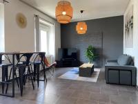 Część wypoczynkowa w obiekcie Appartement avec climatisation proche du centre