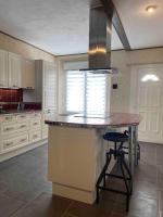 Kuchnia lub aneks kuchenny w obiekcie Appartement avec climatisation proche du centre
