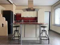 Kuchnia lub aneks kuchenny w obiekcie Appartement avec climatisation proche du centre