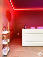Posteľ alebo postele v izbe v ubytovaní l'Orient-Express - Jacuzzi SPA - Parking - Loft