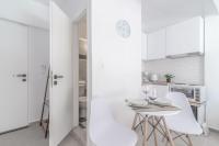 Kuchyň nebo kuchyňský kout v ubytování New Studio in the Heart of City Center