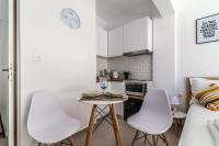 Kuchyň nebo kuchyňský kout v ubytování New Studio in the Heart of City Center