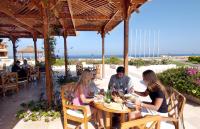 En restaurant eller et andet spisested på The Cascades Golf Resort, Spa & Thalasso
