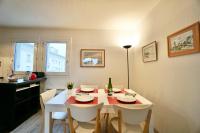 a dining room with a white table and chairs at Le duplex du quai mer in Concarneau