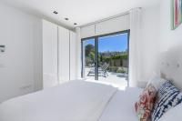 Łóżko lub łóżka w pokoju w obiekcie 2705 - Schicke Villa in Santa Ponsa Nova