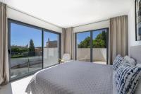 Łóżko lub łóżka w pokoju w obiekcie 2705 - Schicke Villa in Santa Ponsa Nova