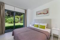 Łóżko lub łóżka w pokoju w obiekcie 2705 - Schicke Villa in Santa Ponsa Nova