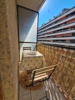 Un balc&oacute;n o terraza de Charmant studio avec balcon Marseille centre