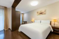 A bed or beds in a room at Belgravia Serviced Residence Wuxi