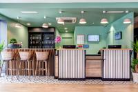 TV a/nebo společenská místnost v ubytování B&B HOTEL Paris Ivry Quai de Seine