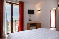 A bed or beds in a room at Hotel Villa Paradiso