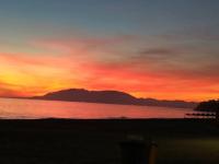 a sunset over the water with mountains in the background at Casa Las Toro Playa in Chilches