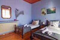 A bed or beds in a room at Golden Flower's Apartment