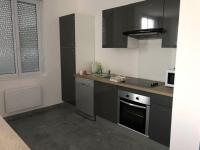 Kuchyňa alebo kuchynka v ubytovaní Appartement 10 pers face gare SNCF Appart Hotel le Cygne A