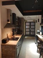 Kuchyňa alebo kuchynka v ubytovaní le J&J Appartement spacieux climatisé en centre ville
