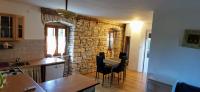 Kuchyňa alebo kuchynka v ubytovaní Eti and Mia holiday apartments