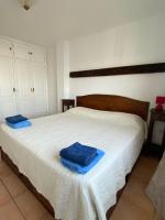 Postel nebo postele na pokoji v ubytování By The Sea Apartment Corralejo
