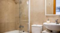 Koupelna v ubytování Stunning Townhouse with wonderful views on La Torre Golf Resort 2 Bed 2 Bathroom LA228LT
