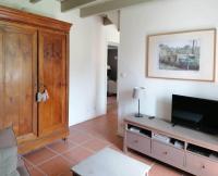 Televízia a/alebo spoločenská miestnosť v ubytovaní LA VILLA GABRIELLE - ENTRE BOURG ET PLAGE