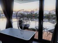 a bath tub on a deck with a view of the water at L&#39;Escale Royale L&#39;Isle Adam à 20 minutes de Paris CDG in LʼIsle-Adam