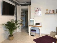 Telewizja i/lub zestaw kina domowego w obiekcie Gite cosy 25 min Lyon Vienne St Etienne