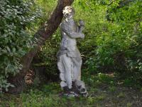 a statue of a woman standing next to a tree at Chambres d&#39;Hôtes Manoir de Montecler in Chènehutte-les-Tuffeaux
