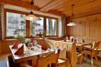 Restauracja lub miejsce do jedzenia w obiekcie Pension Hüttwirt