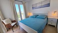 Postel nebo postele na pokoji v ubytování Moderne Penthouse-Whg am Hafen von Cala d'Or / WLAN, Klimaanlage, Pool