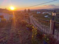 Východ nebo západ slunce při pohledu z penzionu – hostince nebo okolí