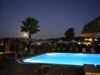 Bazén v ubytovaní Ixia Dream hotel - Adults only alebo v jeho blízkosti