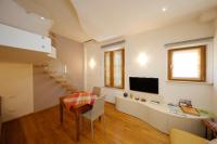 Televízia a/alebo spoločenská miestnosť v ubytovaní Siena UpTown - Sabrina's Cozy Apartment