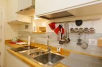 Kuchyňa alebo kuchynka v ubytovaní Siena UpTown - Sabrina's Cozy Apartment