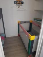 Łóżko lub łóżka piętrowe w pokoju w obiekcie MARSEILLAN-PLAGE Appartement Coeur de sable